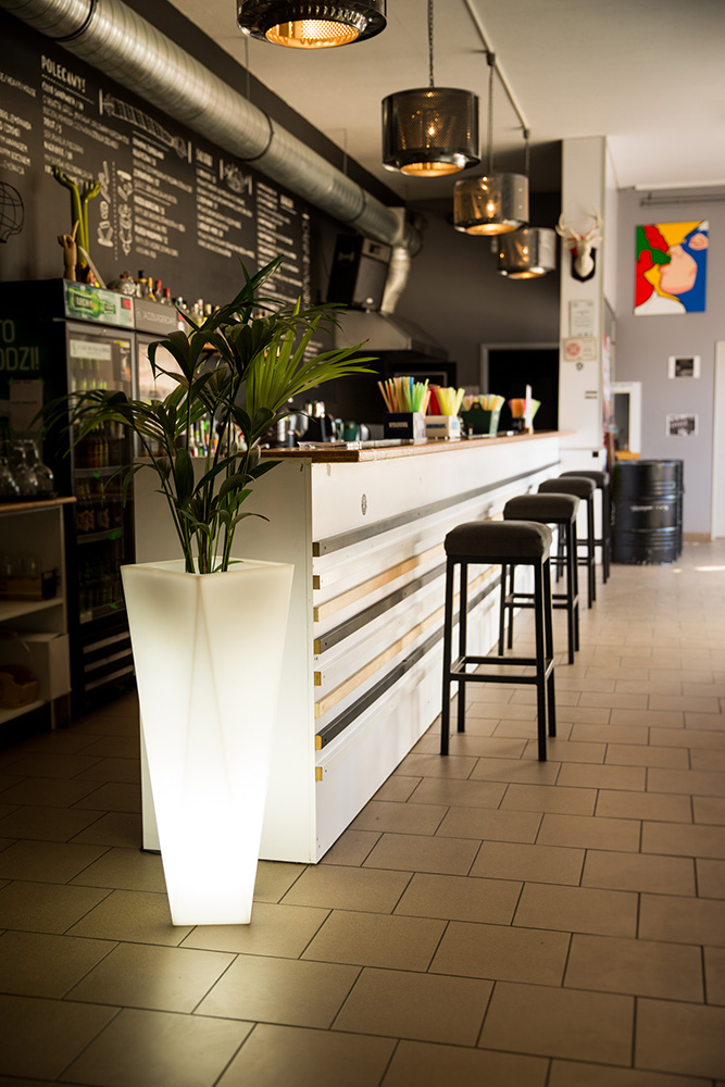Duża donica geometryczna LED zimna Rossa 90 cm